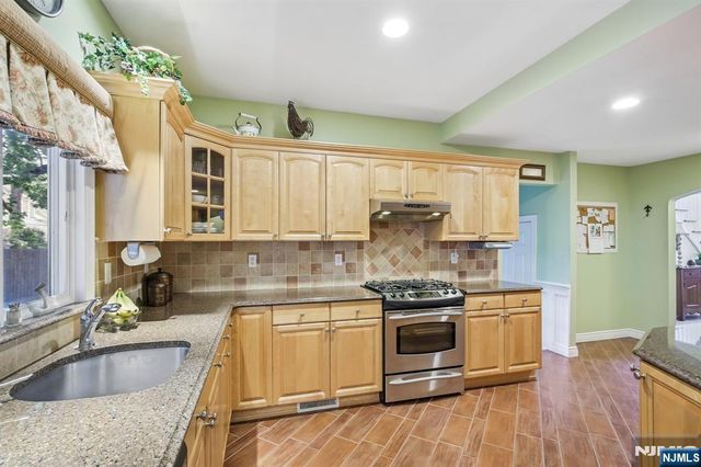 292 Gorden Drive, Paramus, NJ 07652
