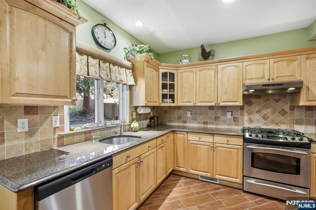 292 Gorden Drive, Paramus, NJ 07652