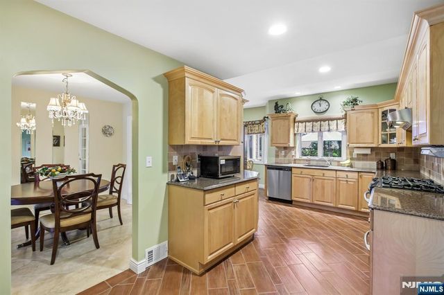 292 Gorden Drive, Paramus, NJ 07652