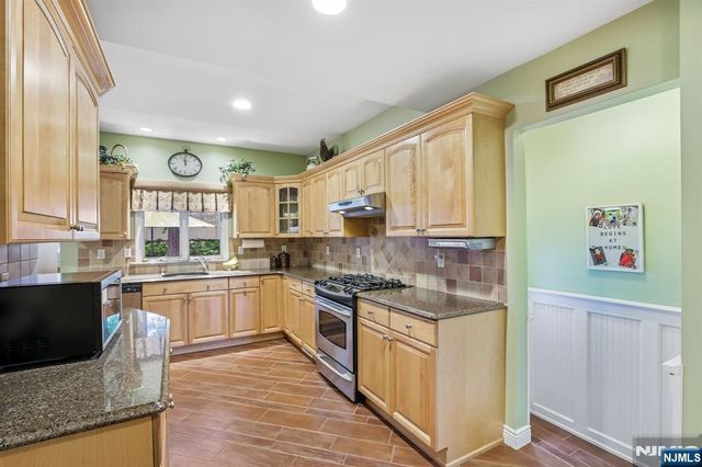 292 Gorden Drive, Paramus, NJ 07652