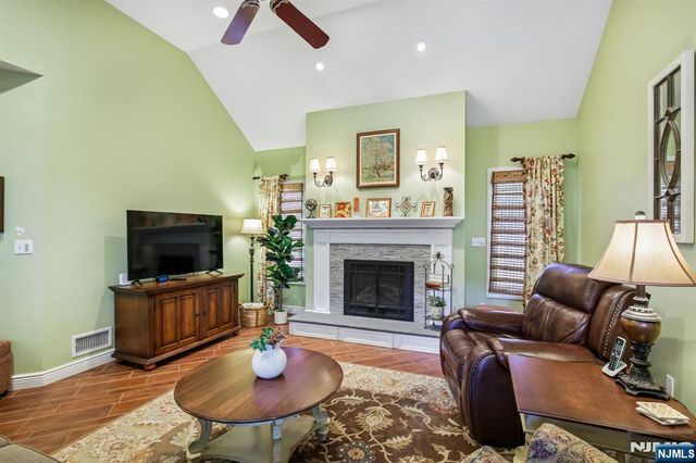 292 Gorden Drive, Paramus, NJ 07652
