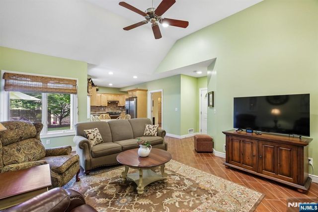 292 Gorden Drive, Paramus, NJ 07652