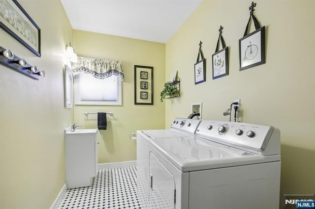 292 Gorden Drive, Paramus, NJ 07652