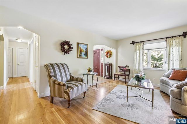 292 Gorden Drive, Paramus, NJ 07652