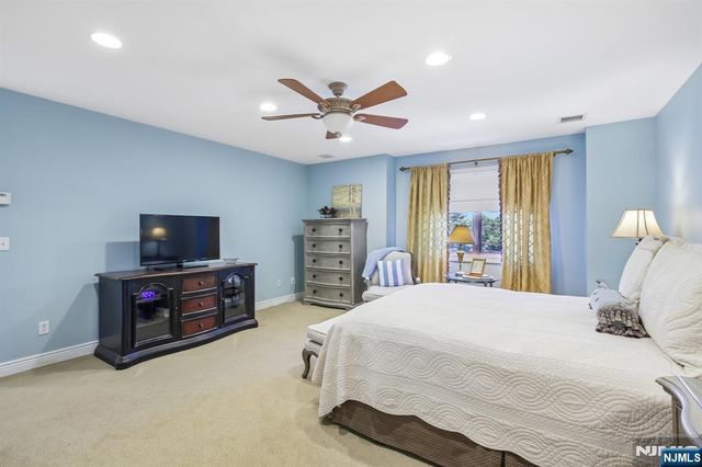 292 Gorden Drive, Paramus, NJ 07652