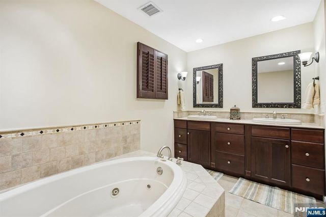 292 Gorden Drive, Paramus, NJ 07652