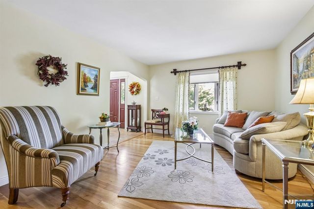 292 Gorden Drive, Paramus, NJ 07652
