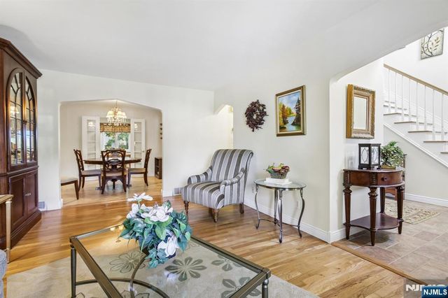 292 Gorden Drive, Paramus, NJ 07652