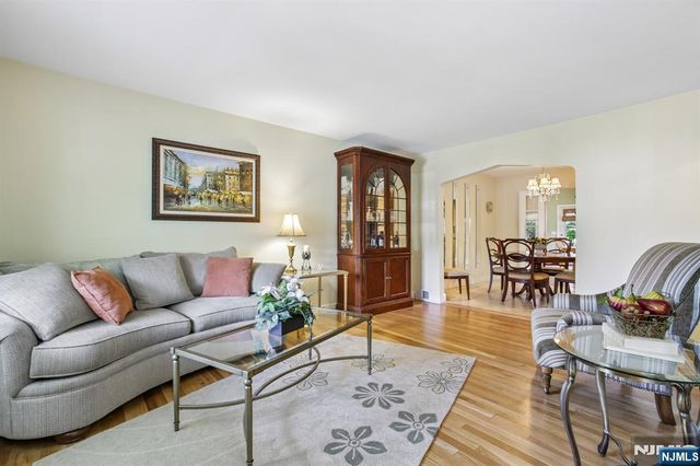 292 Gorden Drive, Paramus, NJ 07652