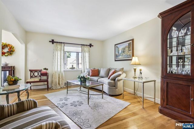 292 Gorden Drive, Paramus, NJ 07652