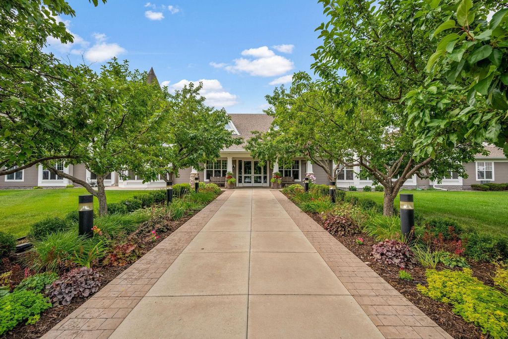 100 Clydesdale Trail 227, Medina, MN 55340 — exterior
