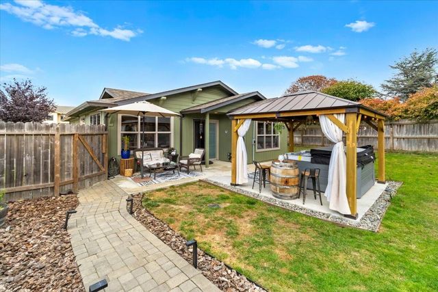 1777 Xavier Court, Fortuna, CA 95540