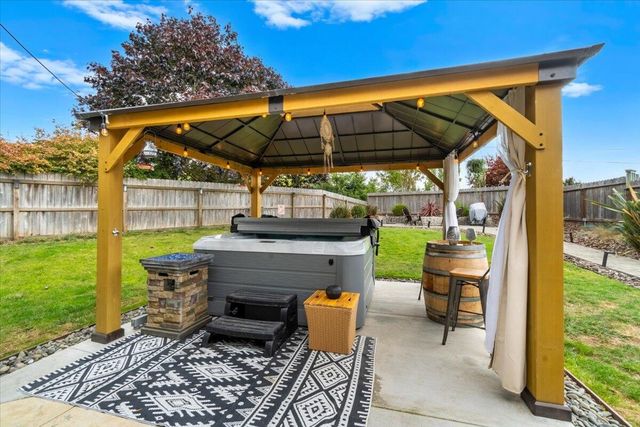 1777 Xavier Court, Fortuna, CA 95540