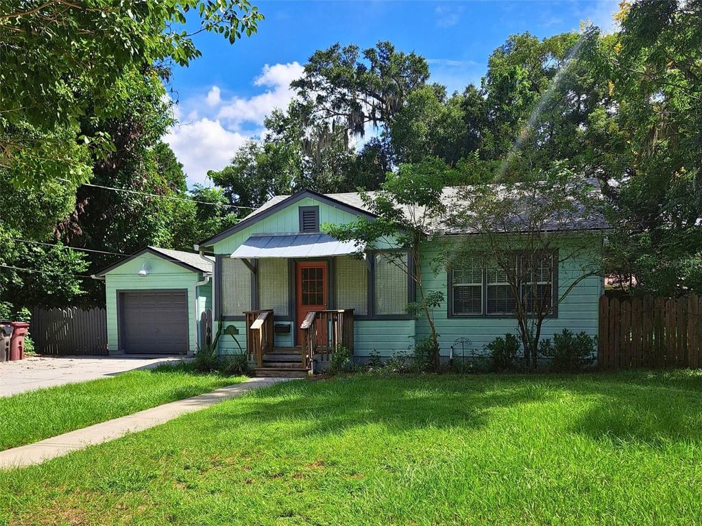 Image 2 of property listing at 533 LAKE COMO CIR, Orlando, FL 32803