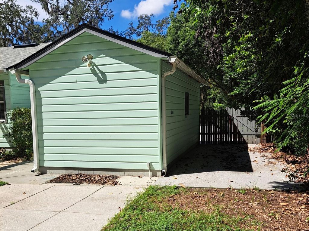 Image 17 of property listing at 533 LAKE COMO CIR, Orlando, FL 32803