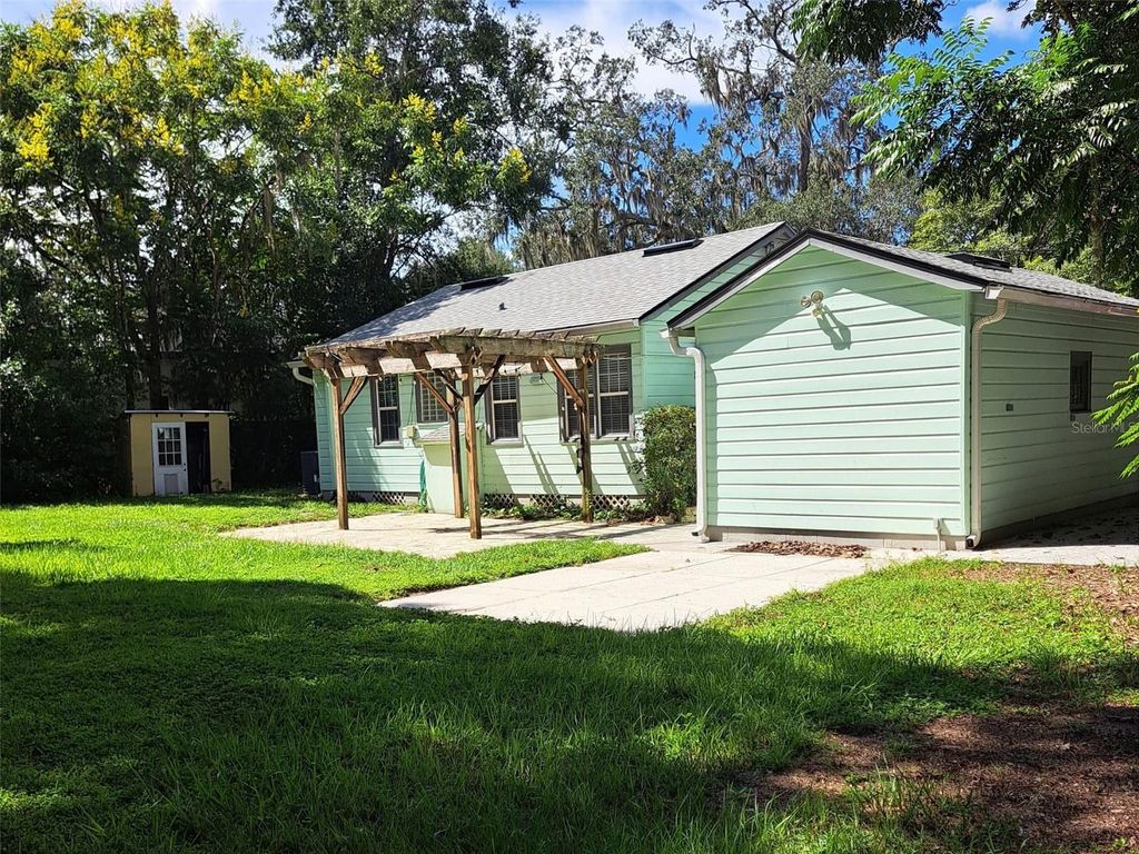 Image 18 of property listing at 533 LAKE COMO CIR, Orlando, FL 32803
