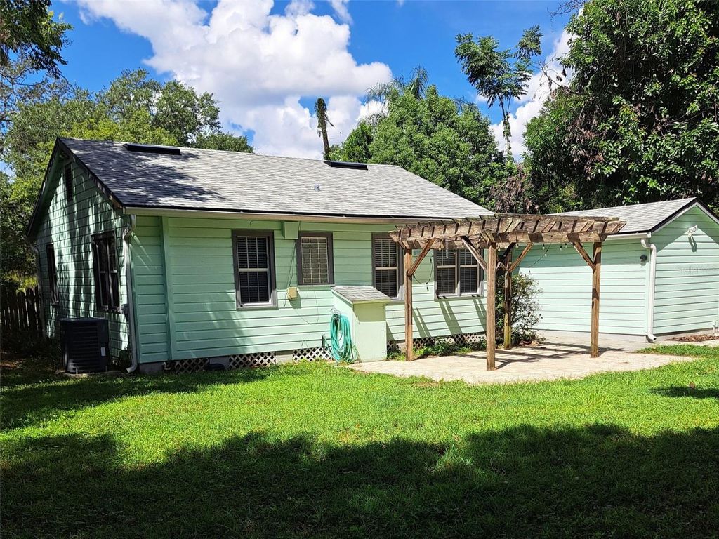 Image 19 of property listing at 533 LAKE COMO CIR, Orlando, FL 32803