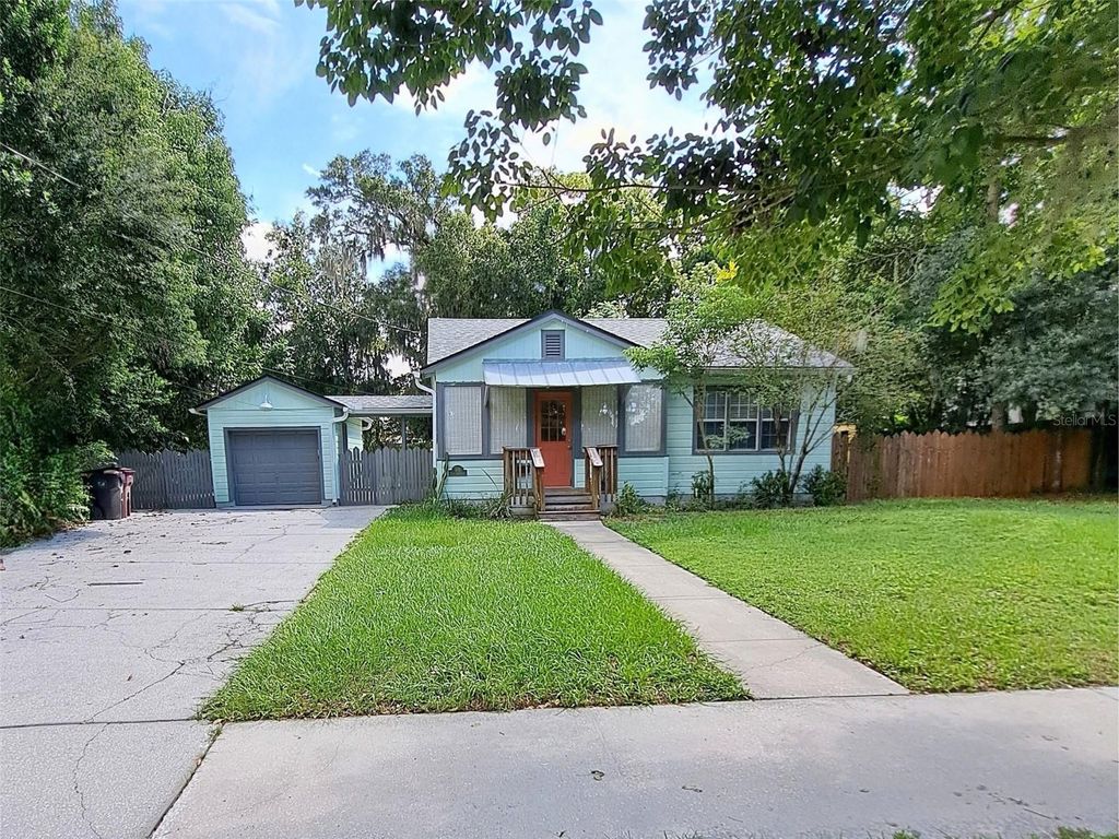 Image 3 of property listing at 533 LAKE COMO CIR, Orlando, FL 32803
