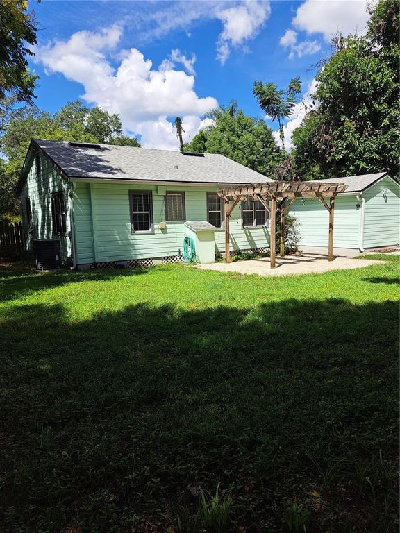 Image 21 of property listing at 533 LAKE COMO CIR, Orlando, FL 32803