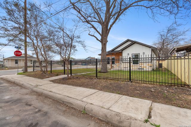 202 Segura, San Antonio, TX 78237