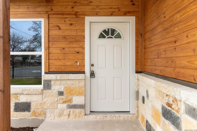 202 Segura, San Antonio, TX 78237