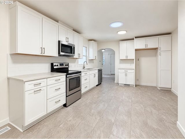 1341 N CLARK St, Cornelius, OR 97113