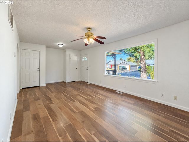 1341 N CLARK St, Cornelius, OR 97113