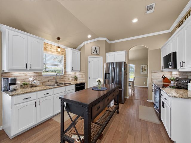213 Sarahs LN, Liberty Hill, TX 78642