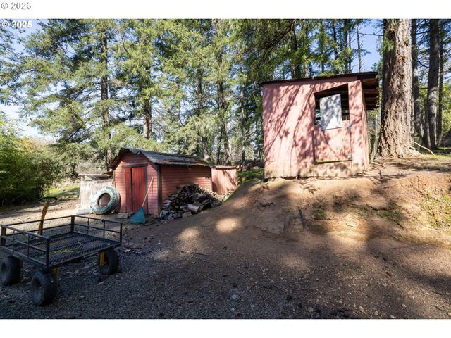 620 CLEVELAND LOOP Dr, Roseburg, OR 97471