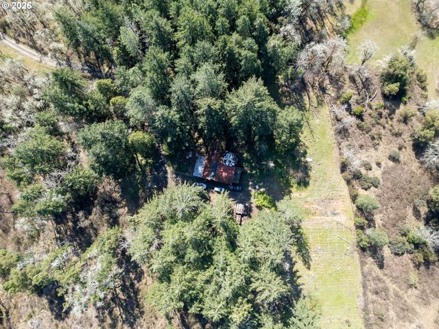 620 CLEVELAND LOOP Dr, Roseburg, OR 97471