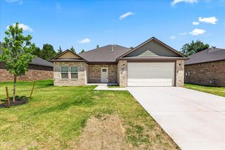 221 E Abbott Lane, Mustang, OK 73064