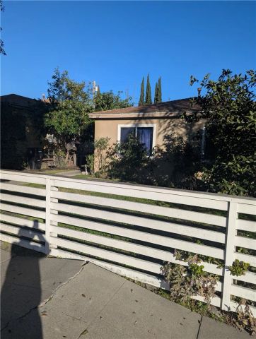 829 E Century, Los Angeles, CA 90002