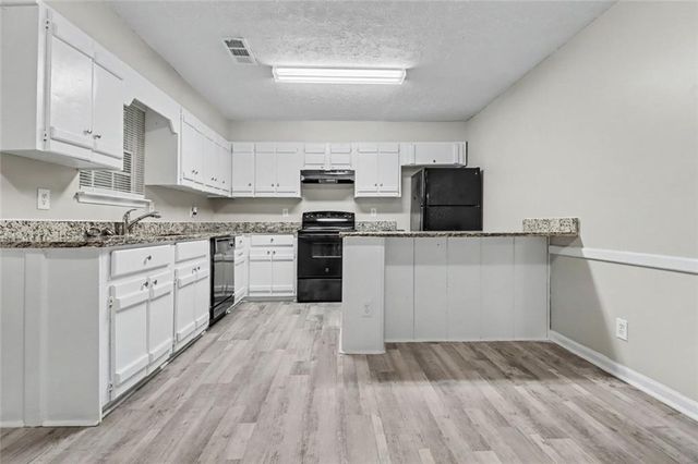 5487 Hall Circle, Union City, GA 30291
