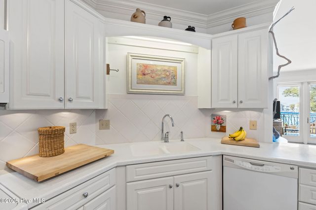 4425 Arendell Street 106, Morehead City, NC 28557