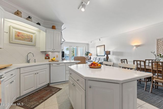 4425 Arendell Street 106, Morehead City, NC 28557