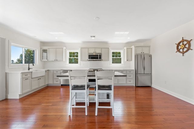 69 Knott Ave, Sandwich, MA 02563