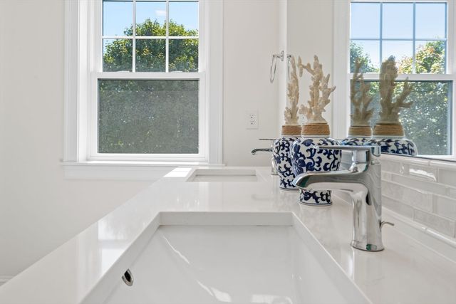 69 Knott Ave, Sandwich, MA 02563