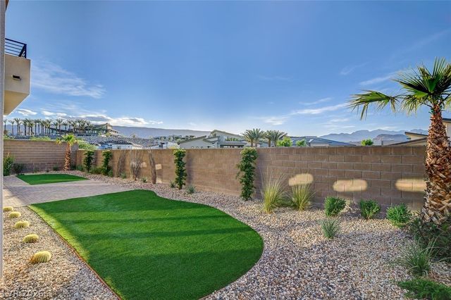 10748 Desert Heights Avenue, Las Vegas, NV 89135