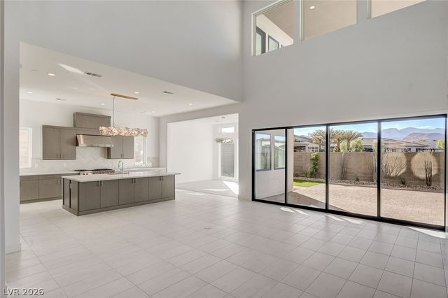 10748 Desert Heights Avenue, Las Vegas, NV 89135