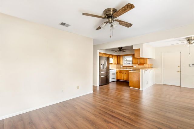 2722 Foliage Green Drive, Houston, TX 77339