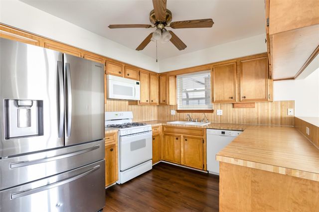 2722 Foliage Green Drive, Houston, TX 77339