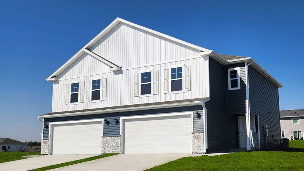 1316 NE Country Meadow Drive, Ankeny, IA 50021