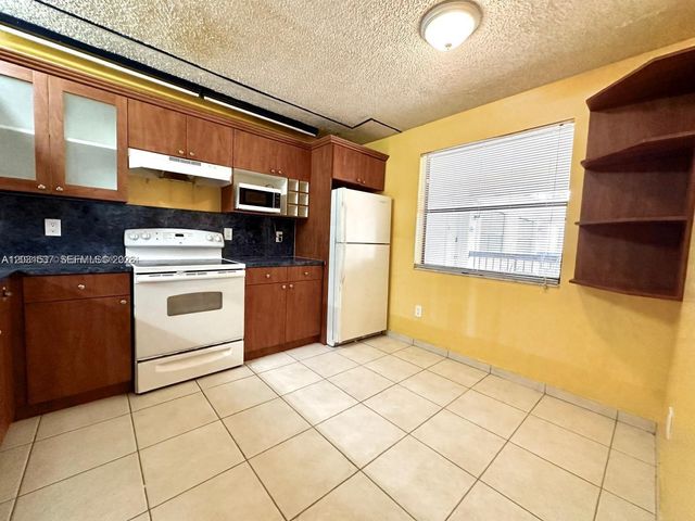 601 Ives Dairy Road 4018, Miami, FL 33179