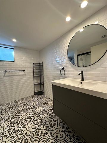 601 Ives Dairy Road 4018, Miami, FL 33179