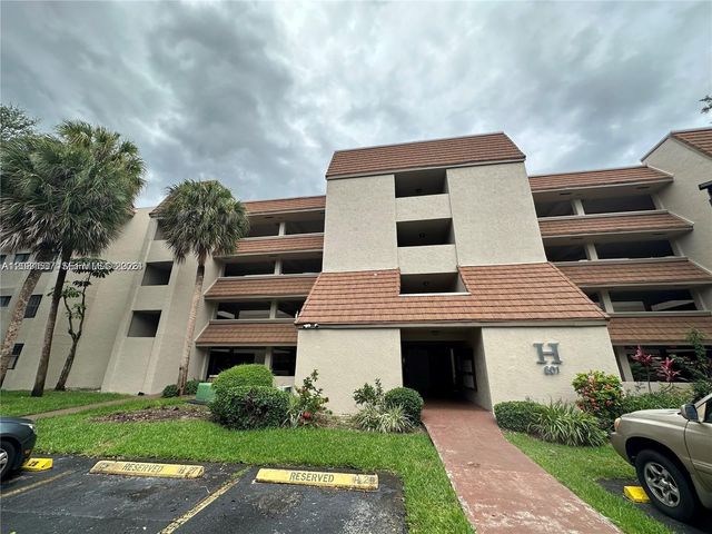 601 Ives Dairy Road 4018, Miami, FL 33179
