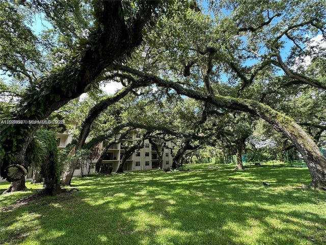 601 Ives Dairy Road 4018, Miami, FL 33179