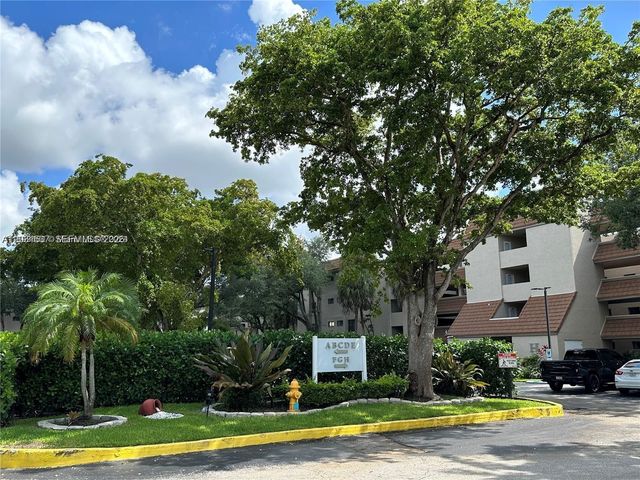 601 Ives Dairy Road 4018, Miami, FL 33179
