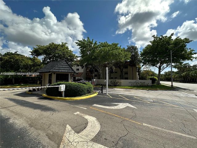 601 Ives Dairy Road 4018, Miami, FL 33179