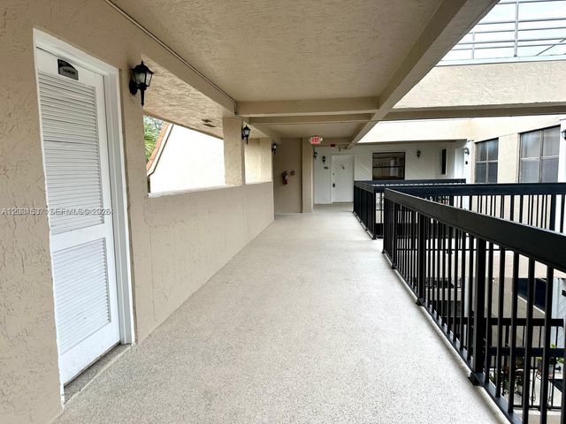 601 Ives Dairy Road 4018, Miami, FL 33179