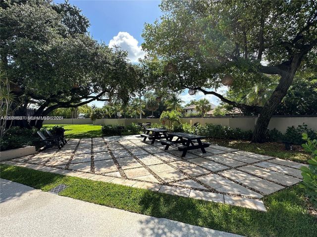601 Ives Dairy Road 4018, Miami, FL 33179